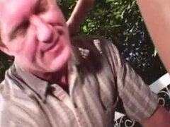 Pijpbeurt, Bruinharig, Gek, Sperma shot, Buiten, Kut duiken, Tieten likken, Oud