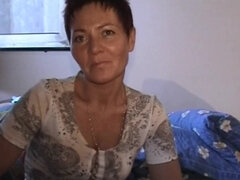 Short-haired granny solo thrilling xxx video