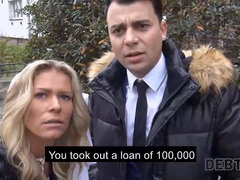 L'esattore scopre che alla bionda piace il sesso sottomesso