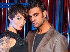 Gros cul, Grosse bite, Sucer une bite, Brunette brune, En levrette, Cheveux courts, Maigrichonne, Jarretelles