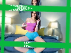 Morena, Consolador, Penetracion con dedos, Lesbiana, Lamidas, Mamá, Afeitado, Strapon