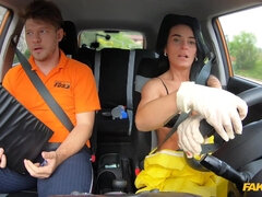 Leie, Schwarz, Auto, Europäisch, Handjob, Natürlichen titten, Im freien, Titten