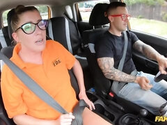 Blondine, Blasen, Auto, Lecken, Masturbation, Im freien, Rasiert, Titten