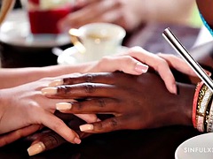Tetas grandes, Mamada, Ébano, Interracial, Madres para coger, Afeitado, Trio, Tetas