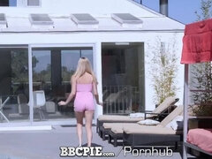 18 ans, Grosse bite, Sucer une bite, En levrette, Hard, Hd, Adolescente, Nénés
