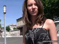 Gros cul, Gros seins, Brunette brune, De plein air, Solo, Jarretelles, Adolescente