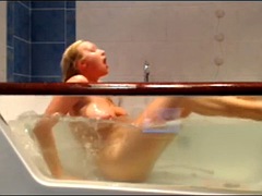 Gros seins, Gode, Double pénétration, Masturbation, Solo, Nénés, Sous marin, Webcam