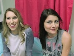 Большие сиськи, Брюнетки, Колледж, Семяизвержение, Общежитие, Натуральные сиськи, От первого лица, Втроем