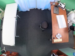 素人, デカパイ, フェラチオ, 巨乳な, 医者, なめる, ユニフォーム, のぞき