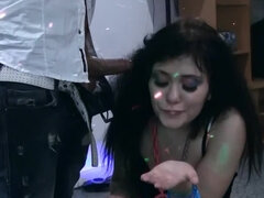 Sucer une bite, Brunette brune, Ivre, Groupe, Lesbienne, Jarretelles