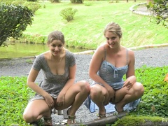 Embrassement, Masturbation, Orgasme, Public, Solo, Gicler, Sous la jupe