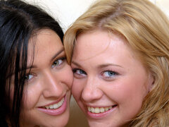 18 ans, Amateur, Salle de bains, Blonde, Brunette brune, Adolescente