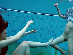 フェティッシュ, レズビアン, プール, ポルノスター, 公共, ロシア人, オッパイの, 水中