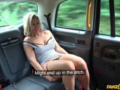 Cul, Gros seins, Blonde, Sucer une bite, Voiture, Seins naturels, Piercing, Fessée