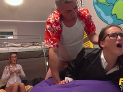 Blasen, Aufs gesicht abspritzen, Frau frau mann, Fingern, Lecken, Pov, Muschi, Arsch lecken