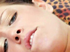 Anal, Garce, Brunette brune, Masturbation, Adolescente, Nénés, Jouets