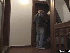 Enthousiasteling, Grote kont, Grote lul, Pijpbeurt, Omie, Huisvrouw, Rijpe lesbienne, Natuurlijke tieten