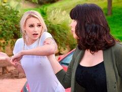 Nana, Doigter, Embrassement, Lesbienne, Léchez, Strapon, Dénudage, Tatouage