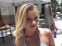 Rubia, Linda, Penetracion con dedos, Pajear, Masturbación, Tetas naturales, Al aire libre, Tatuaje