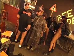 In den arsch, Blondine, Blasen, Spermaladung, Doppelpenetration, Aufs gesicht abspritzen, Leder, Titten