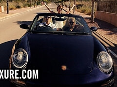 Arsch, Blondine, Verrückt, Frau frau mann, Lecken, Öffentlich, Muschi, Titten