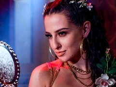 Grosser arsch, Braunhaarige, Natürlichen titten, Muschi, Rasiert, Dürr, Solo, Entkleiden