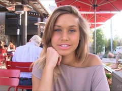 Masturbation, Orgasme, Public, Solo, Sous la jupe