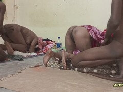 18 ans, Amateur, Fille, Première fois, Indienne, Maman, Belle mère, Plan cul à trois