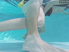 18 ans, Gros cul, Hard, Hd, Piscine, Chatte, Adolescente, Serré