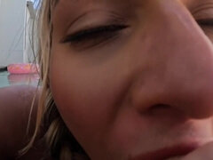 In den arsch, Blondine, Braunhaarige, Vollbusig, Milf, Pissen, Pov, Nass