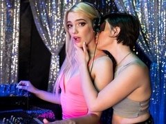 ブロンド, 指いじり, キス, レズビアン, オナニー, オマンコ, ガリガリ, ティーン
