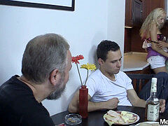 Biseksueel, Stel, Tsjechisch, Hd, Rijpe lesbienne, Moeder, Taboe, Trio