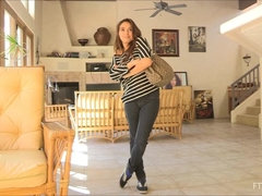 18 ans, En gros plan de très près, Extrême, Masturbation, Orgasme, Public, Jouets, Sous la jupe
