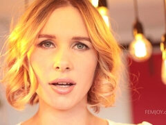 Dormitorio, Flexible, Masturbación, Tetas naturales, Afeitado, Cabello corto, Estriptis, Tetas