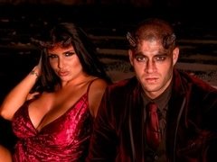 Grosser arsch, Blasen, Hundestellung, Gruppe, Handjob, Orgie, Tätowierung, Jungendliche (18+)