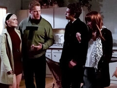 Gros cul, Grosse bite, Sucer une bite, En levrette, 2 femmes 1 homme, Maigrichonne, Adolescente, Plan cul à trois