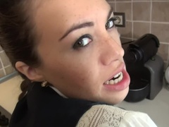 Bruinharig, Aangekleed, Pop, Rijpe lesbienne, Klein, Gezichtspunt, Tiener, Tieten likken