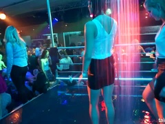 衣服着たままセックス, ダンス, レズビアン, パーティ, ポルノスター, 恥ずかしがりや, スインガー, 濡れ