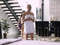 アジア人, 美女, エロティック, 顔面騎乗, 指いじり, レズビアン, なめる, マッサージ