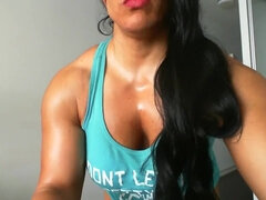 Very muscled brunette mom - solo workout