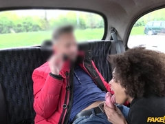 Mamada, Coche, Estilo perrito, Ébano, Penetracion con dedos, Lamidas, Al aire libre, Pov