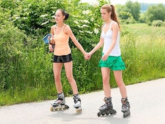 Grosser arsch, Fingern, Küssen, Lesbisch, Entkleiden, Jungendliche (18+), Titten, Spielzeuge