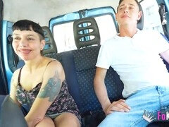 デカ尻, 車, ヨーロピアン, アウトドア, 公共, ショートヘア, スペイン人, オッパイの