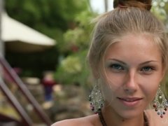Blonde, Naturelle, Seins naturels, Piscine, Actrice du porno, Russe, Adolescente, Nénés