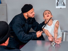 Sucer une bite, Brunette brune, En levrette, Branlette thaïlandaise, Hard, Rasée, Adolescente, Nénés