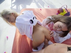 Garganta profunda, Pajear, Al aire libre, Pequeña, Pov, Coño, Afeitado, Trio