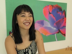Asiatisch, Braunhaarige, Dildo, Masturbation, Muschi, Entkleiden, Titten, Vibrator