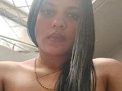 C4 Nicoll younpig pussy mastrubating