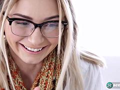 Blondine, Blasen, Spermaladung, Brille, Lecken, Masturbation, Jungendliche (18+), Titten