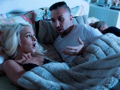 Blondine, Blasen, Handjob, Riesig, Masturbation, Rasiert, Entkleiden, Titten